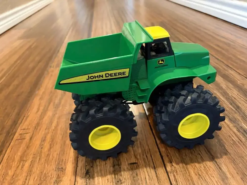 ERTL John Deere Monster Treads Dump Truck Green Toy
